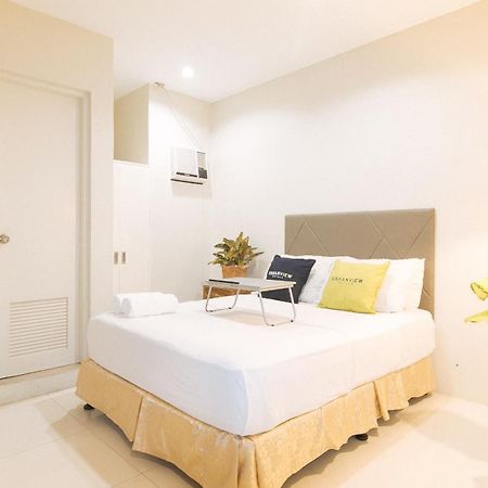 Urbanview At Lacson Street Bacolod City By Reddoorz Exterior foto