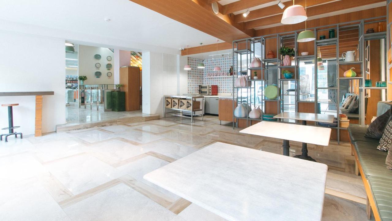 Urbanview At Lacson Street Bacolod City By Reddoorz Exterior foto