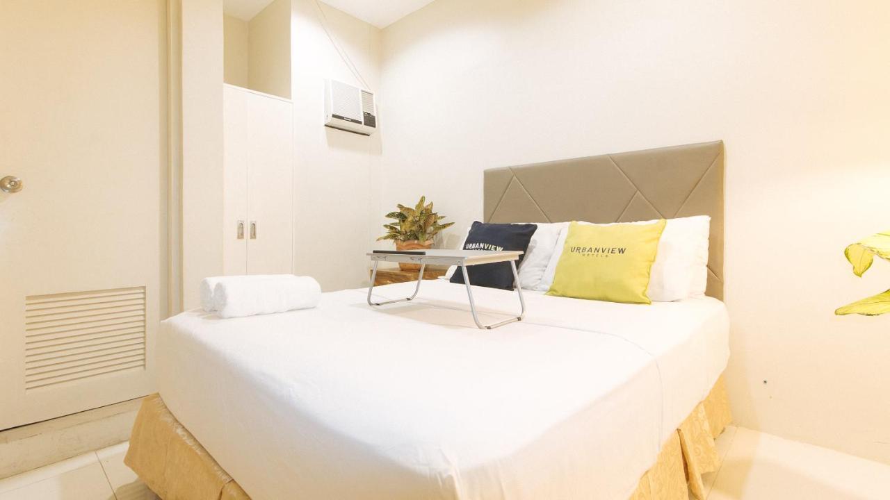 Urbanview At Lacson Street Bacolod City By Reddoorz Exterior foto